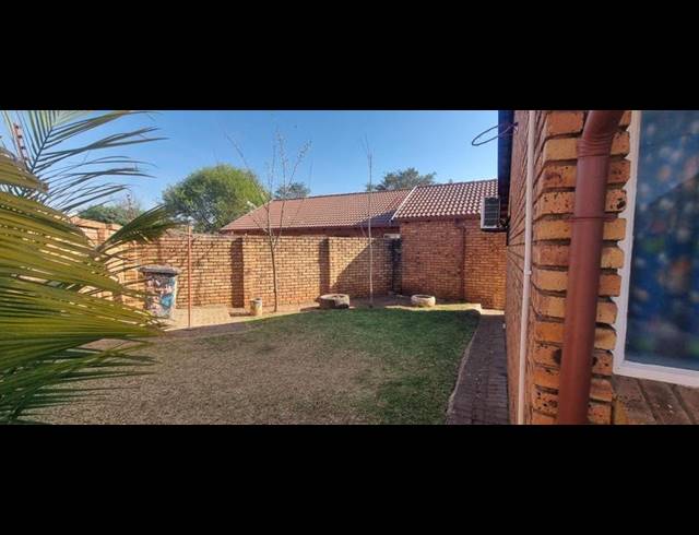 2 BEDROOM TOWNHOUSE FOR SALE IN WIERDAGLEN ESTATE